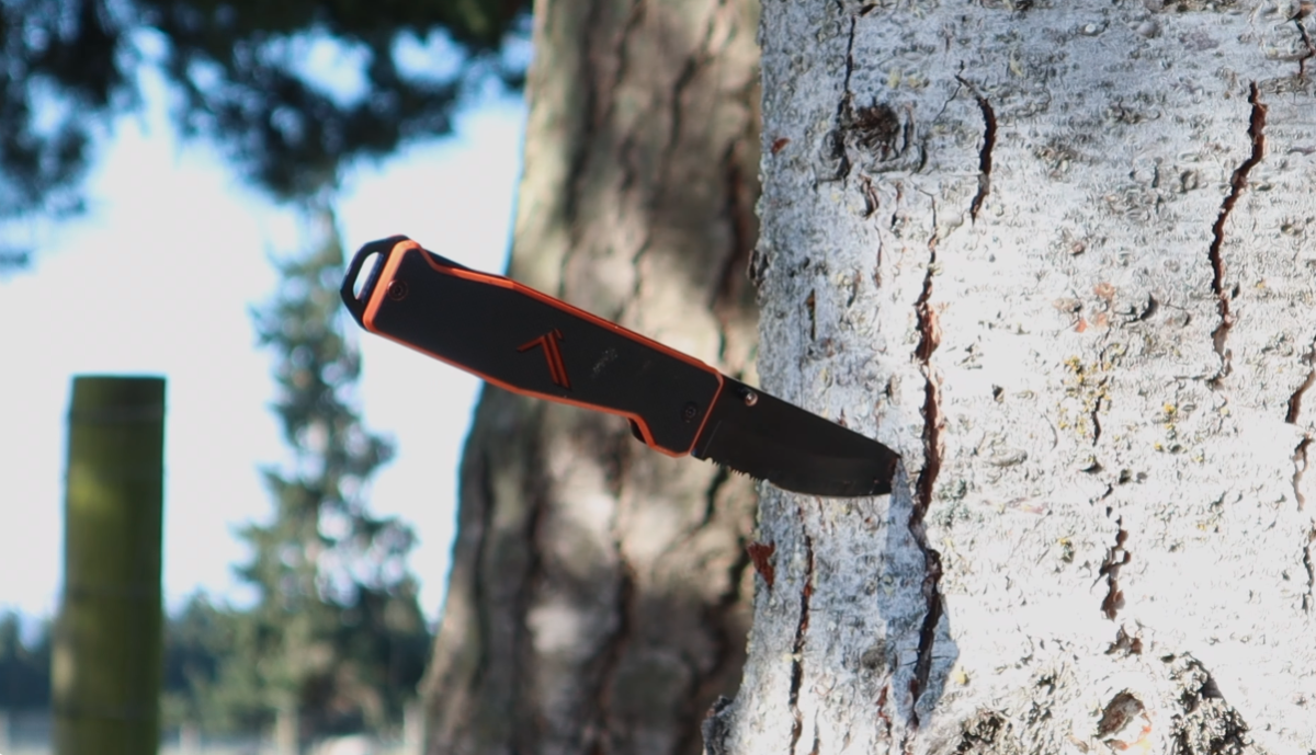 Stealthy rotatable multitool dial sneaks inside slim EDC knife