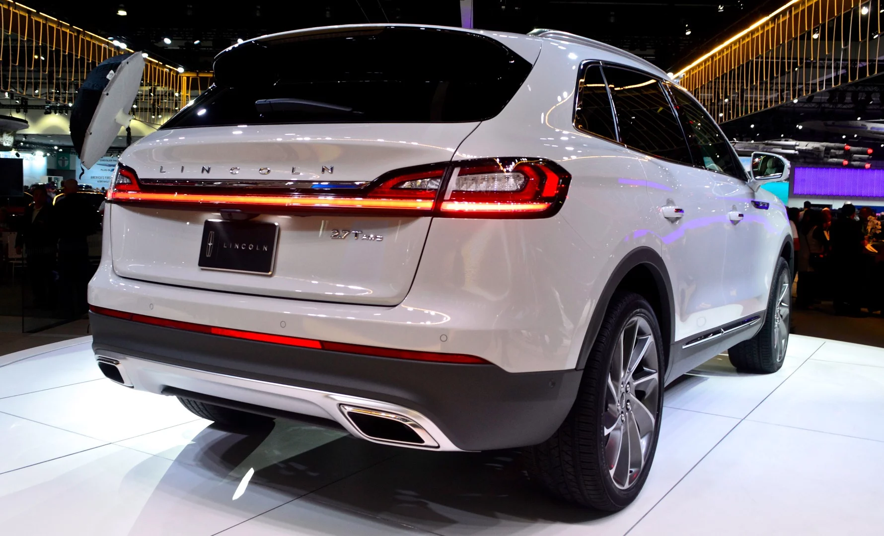 Lincoln debuts the Nautilus, its new mid-size SUV