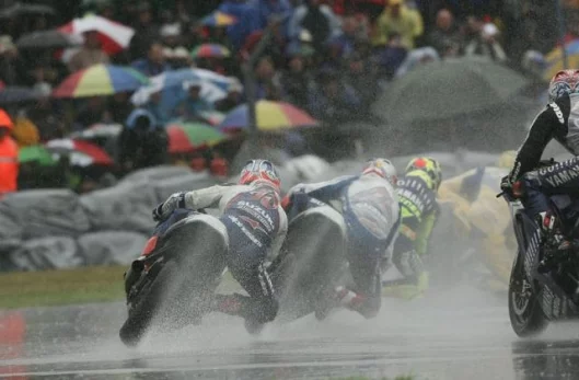Barros, Rossi, Roberts, Hopkins in line astern with Colin Edwards hanging close by
