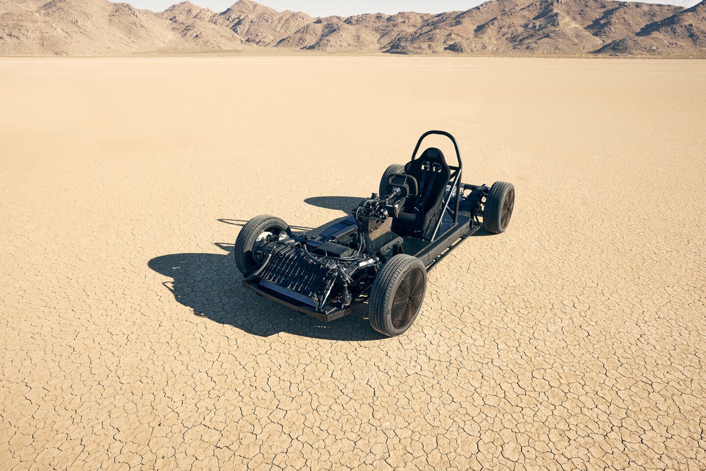With all vital drive parts integrated into the e-skateboard chassis, Canoo has plenty of flexibility in mounting bodies