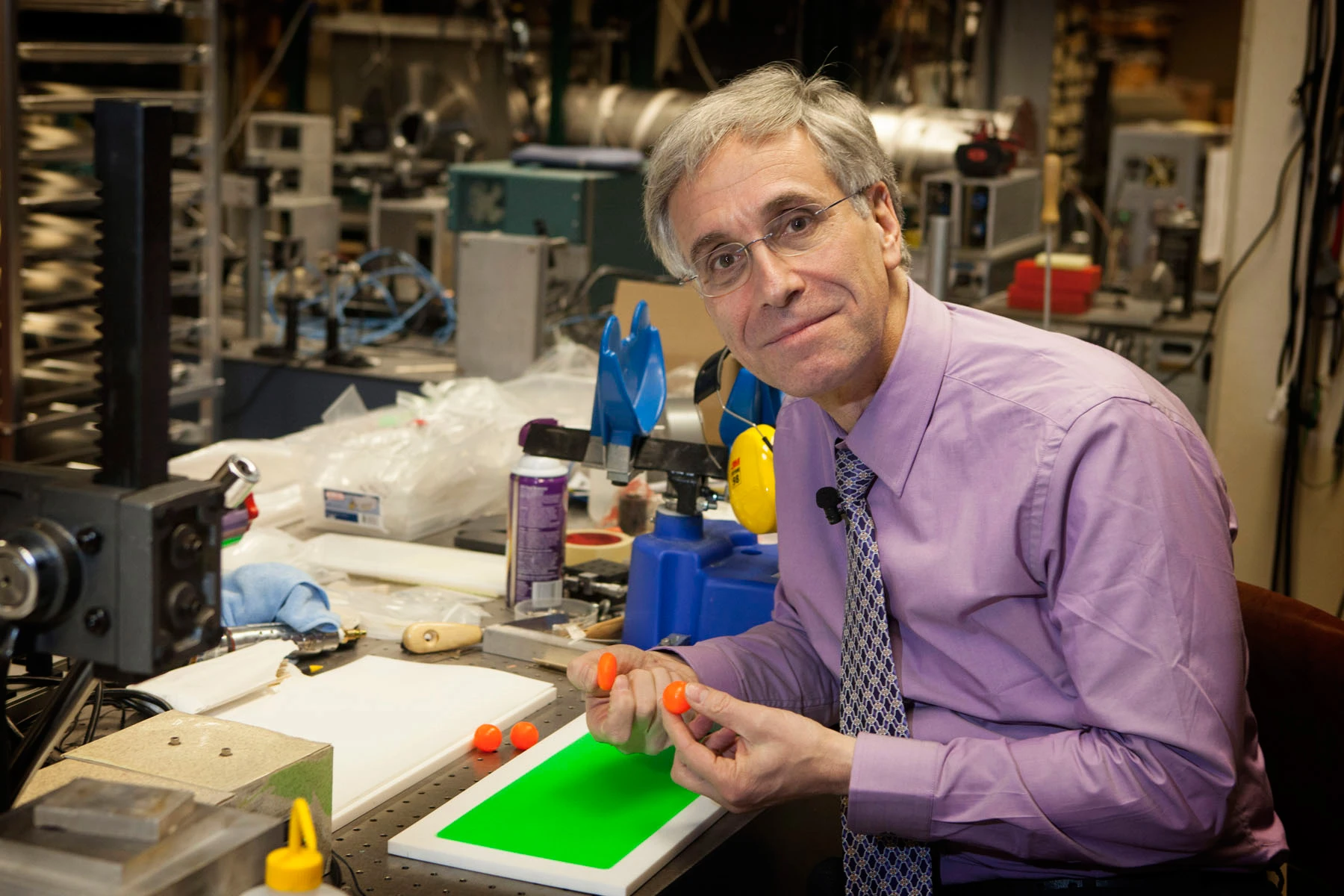 Lou Bloomfield in his lab, working with Vistik