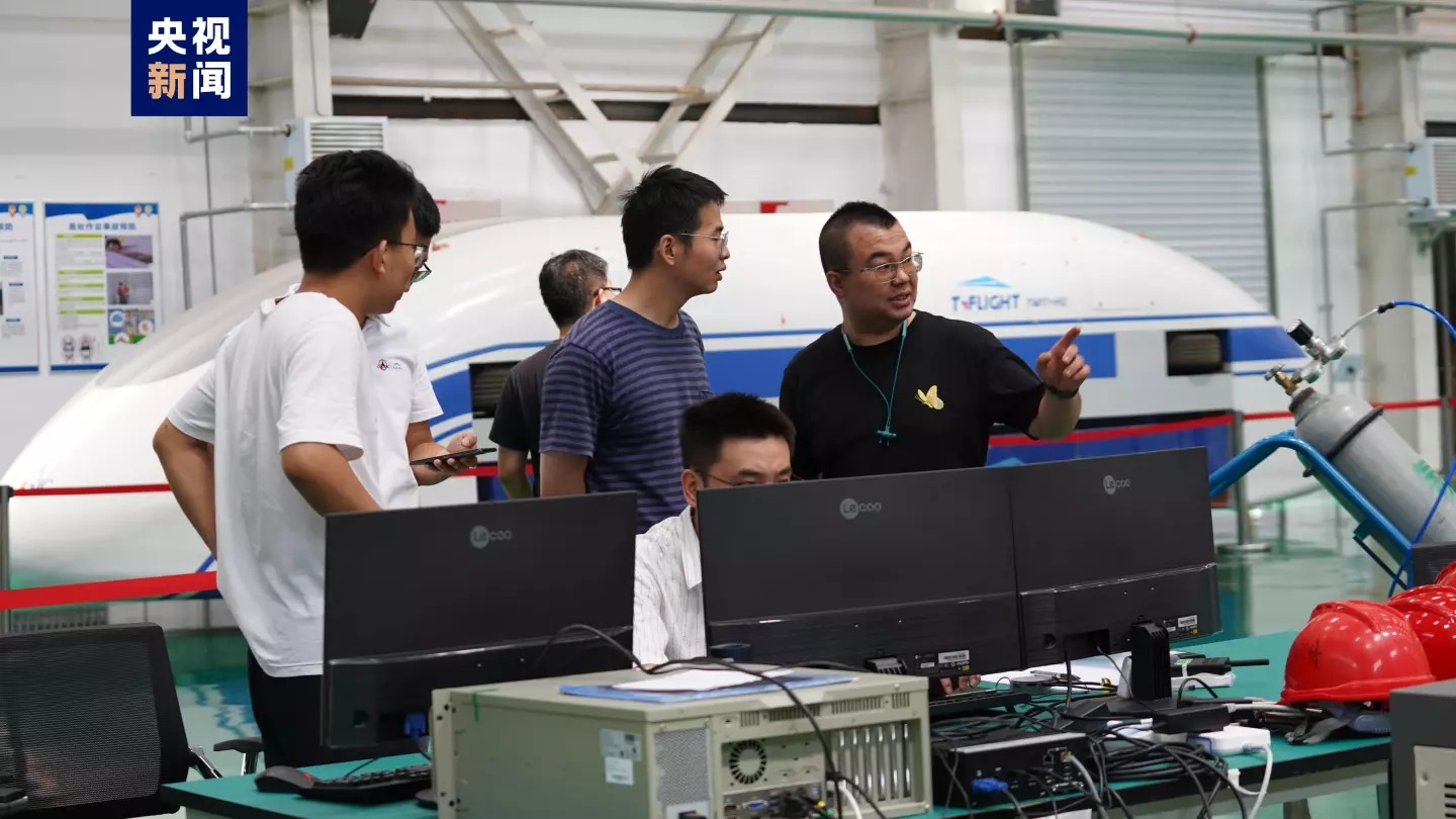 The crew testing the T-Flight maglev ... hard to believe they're aiming for Mach 3.2 when they're still using RGB cables for their monitors