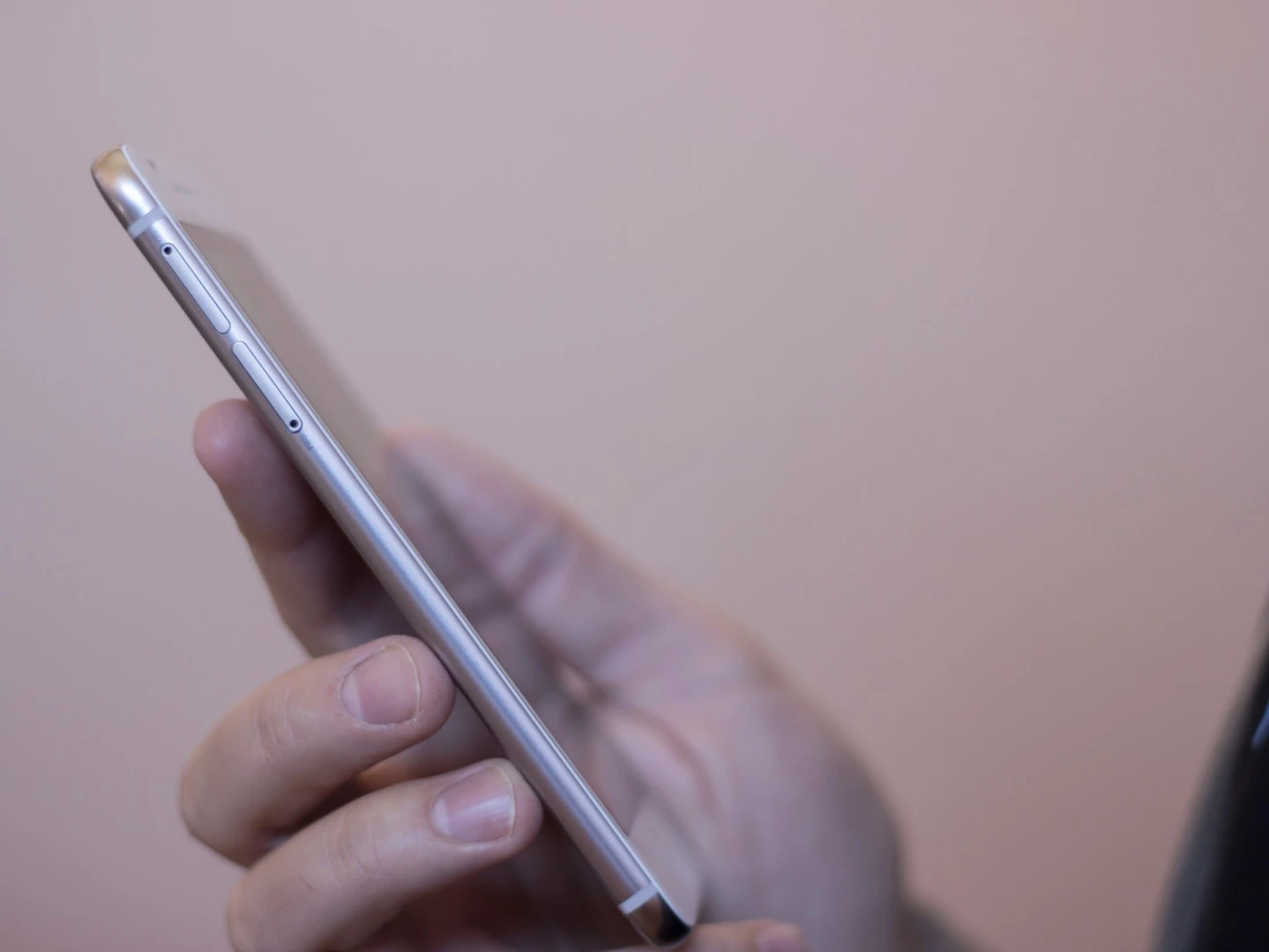 The One A9 is 7.3 mm (0.29 inch) thick
