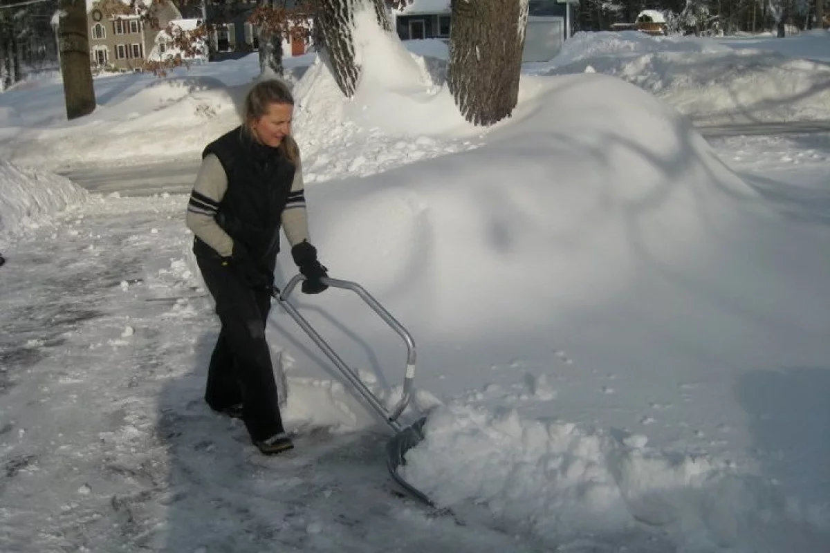 The SnowBow's bow-shaped handle reportedly allows users to shovel snow with little or no bending