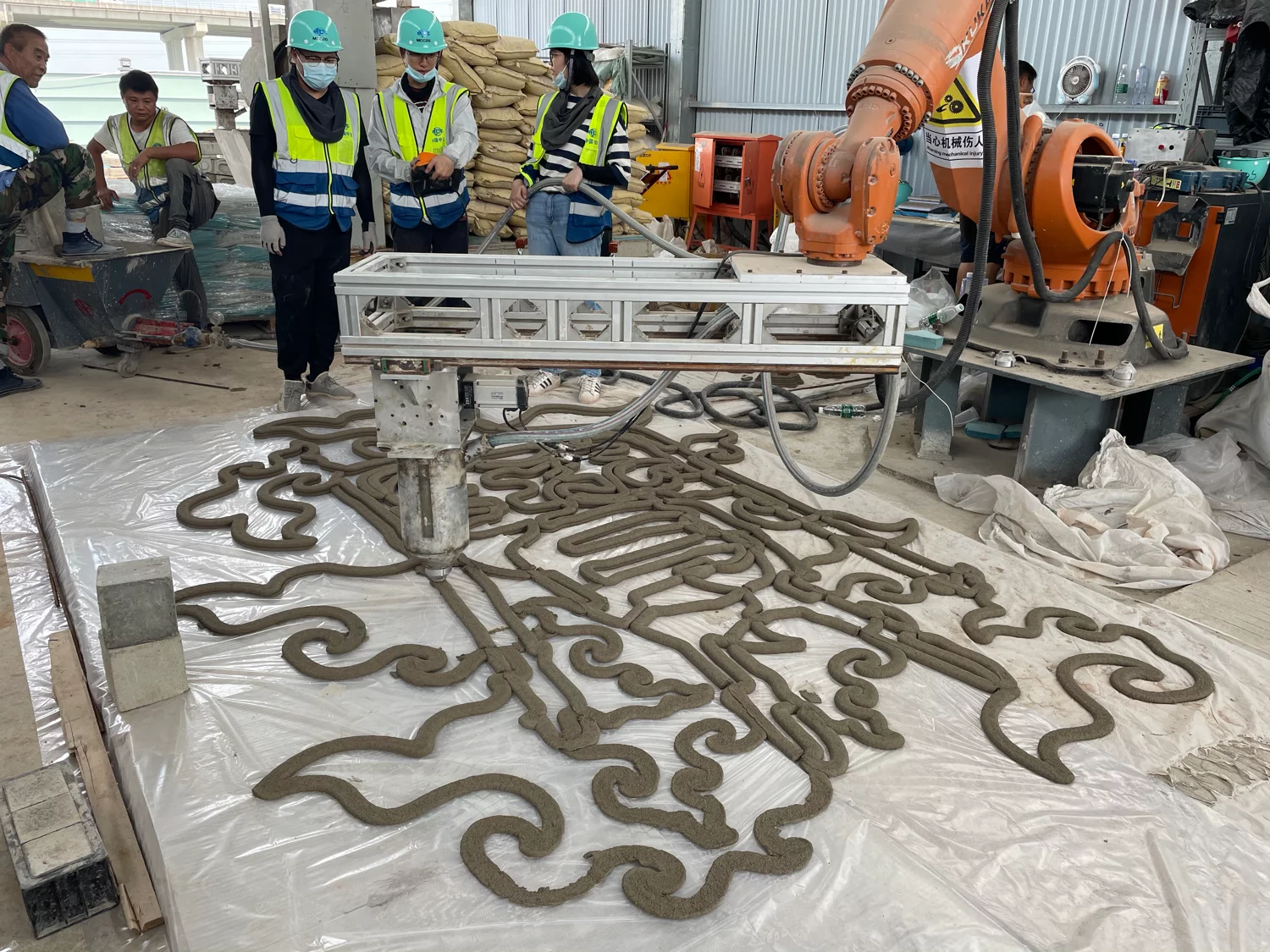 Advanced Intelligent Construction Technology used a number of KUKA robots to produce the 3D-printed park furniture