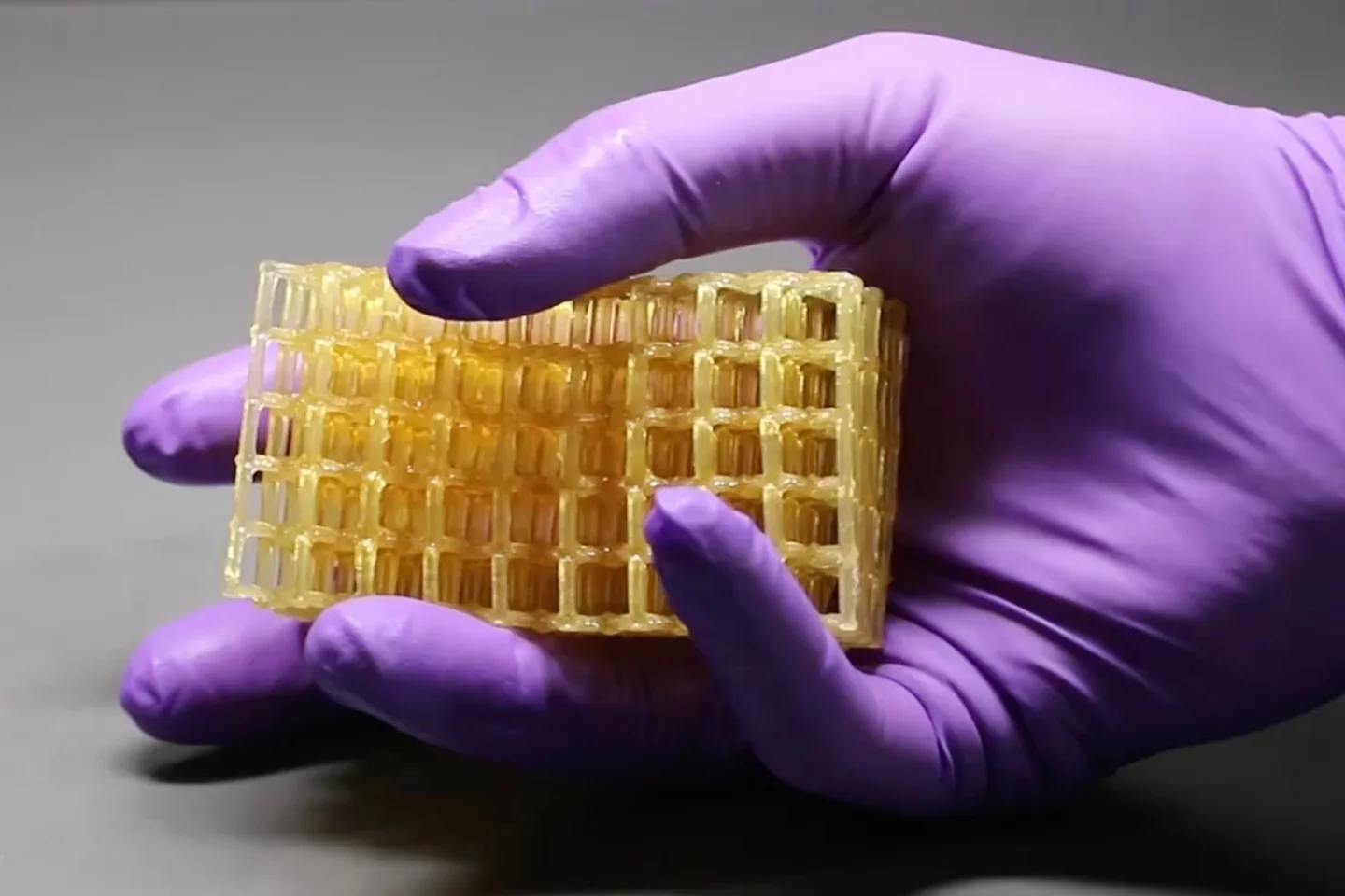 Both lattice-like objects like this and more traditional solid items can be printed