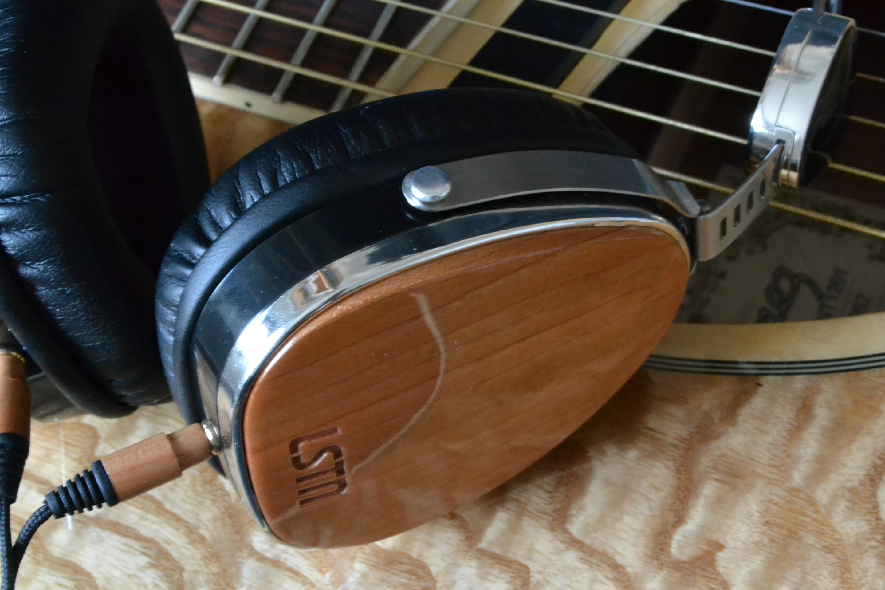 The beech units are said to have a very warm sound where the entire graph is pretty balanced in low, mids and high frequencies