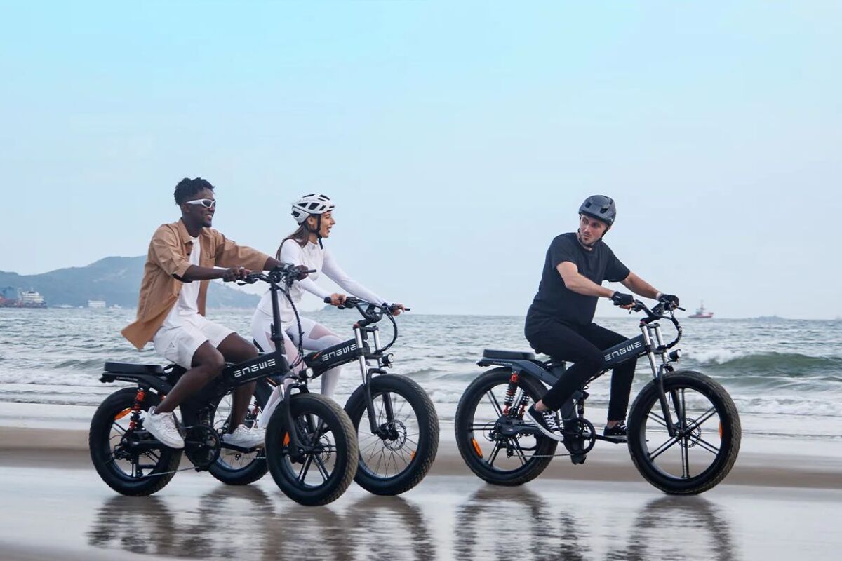 Fattire folding ebikes aim for smooth riding with triplesuspension