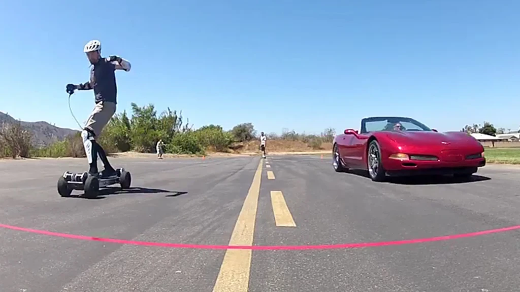 The Gnarboards Trail Rider and Corvette C5 battle it out in a 75-foot drag
