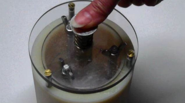 By pressing a button on top of the Zero Waste, users cause a disc inside of it to move up, forcing liquid out of a flexible packet