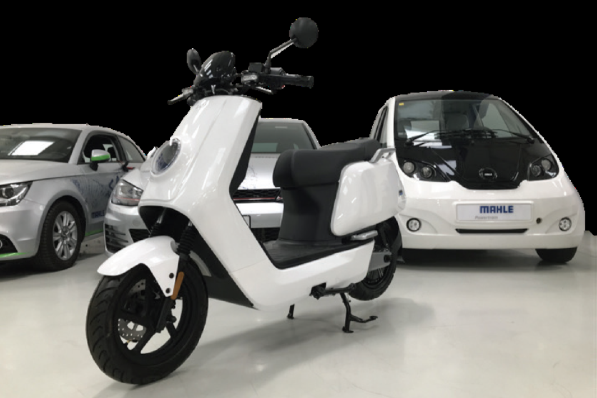 Lithiumcarbon battery lets electric mopeds recharge in 90 seconds
