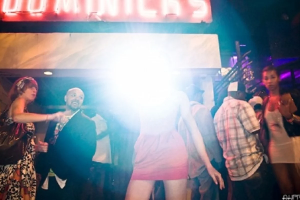 Take that paparazzo!! (Photo: Adam Harvey/AHProjects.com)