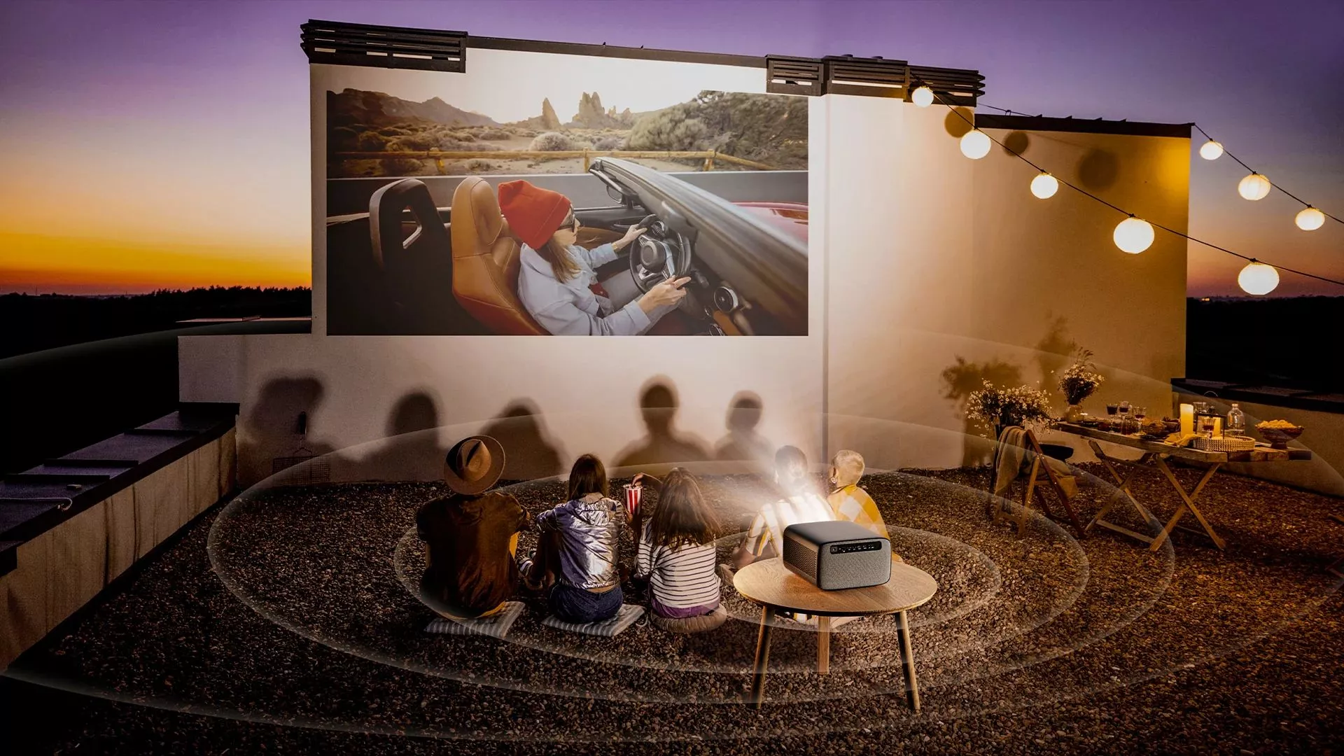 Though Casiris does claim bright and clear daylight viewing, we think that the best results will be achieved with low ambient lighting