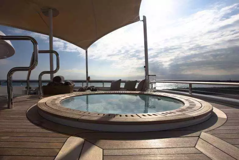 Originally designed as a "family house" for recreational use, Chopi Chopi possesses six spacious open decks