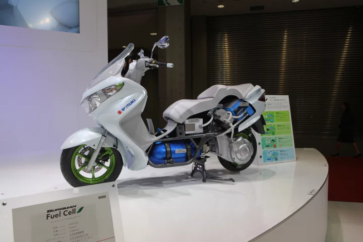 Cutaway of Suzuki Burgman Fuel Cell Scooter