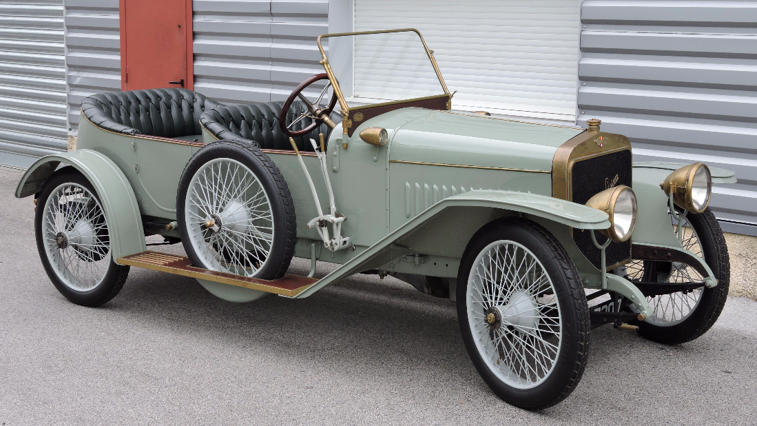 Hispano-Suiza's Voiturettes had two convincing wins in the Coupe d'Ostende on 4 September 1910 and Coupe des Voiturettes at Dieppe on 18 September 1910, prompting the creation of a road car based on the racing car. King Alfonso drove the new model and was so enamoured, he not only purchased one, but gave permission for his name to be used. In all, more than 500 units are believed to have been sold, which explains perhaps why this is sometimes referred to as the first sports car, based on its large production numbers. The pictured car above is a 1913 Hispano-Suiza Alfonso XIII Torpedo Tourer.