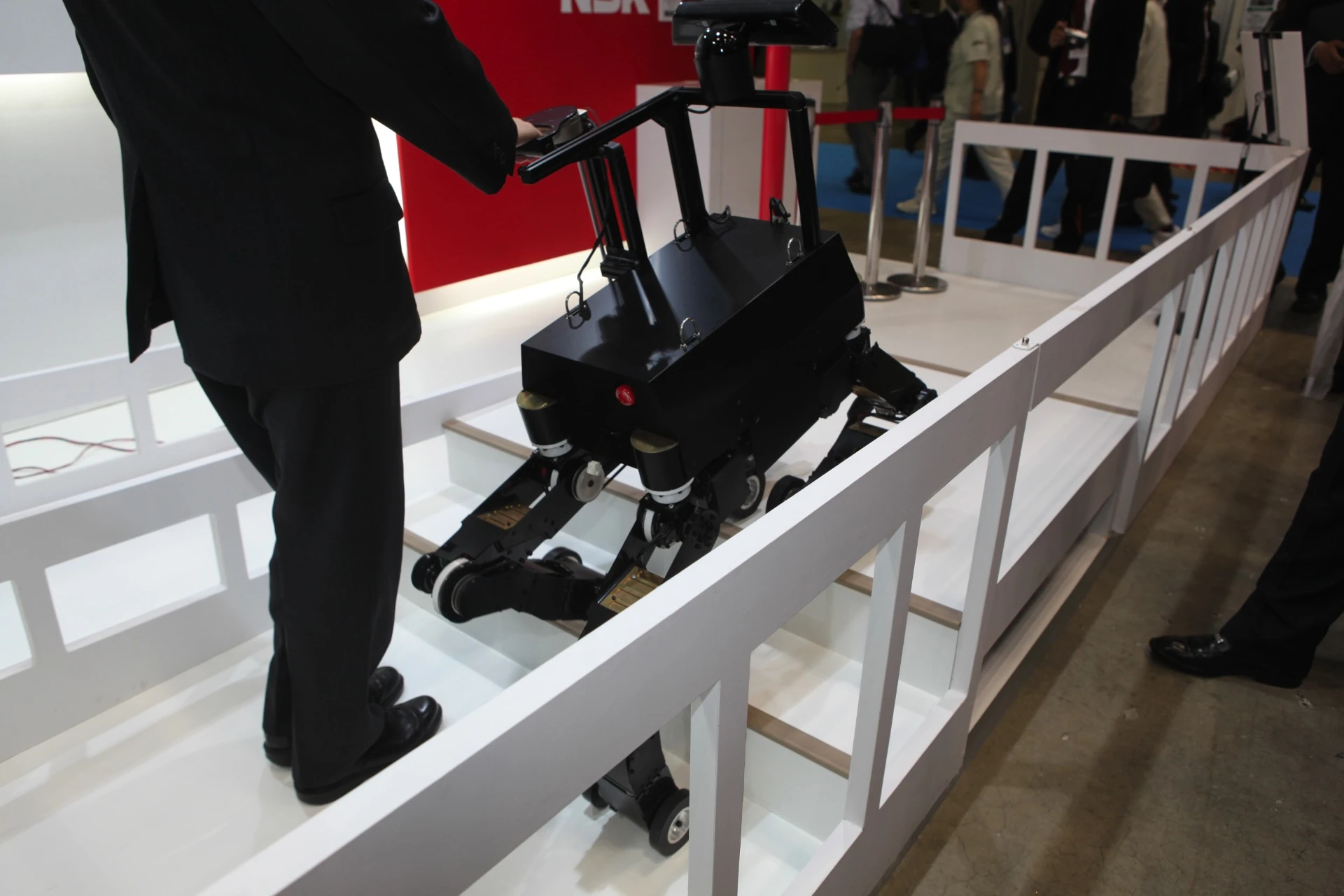The NSK robot guide dog (Photo: gizmag.com)
