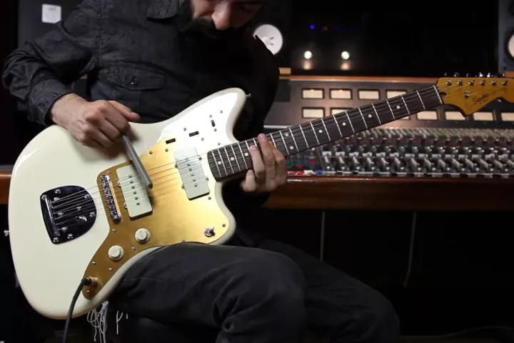 The Guitar Triller can be used to sound all strings at once for hammered chords, be aimed at individual or double string targets or its flat edges used to sound and slide notes