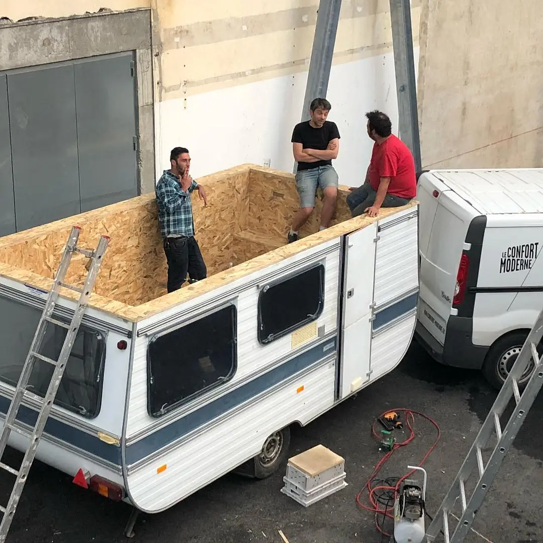 Making the swimming pool caravan