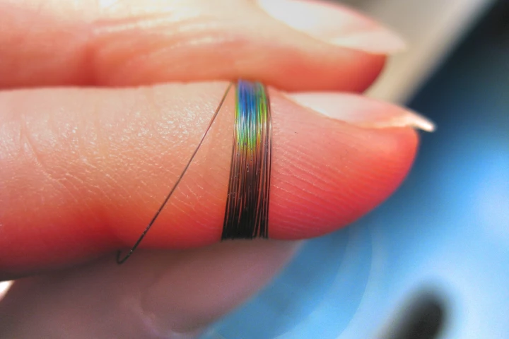 The color-changing, heat-sensitive fiber researchers plan to weave into bandages (Image: Louise van der Werff/CSIRO)