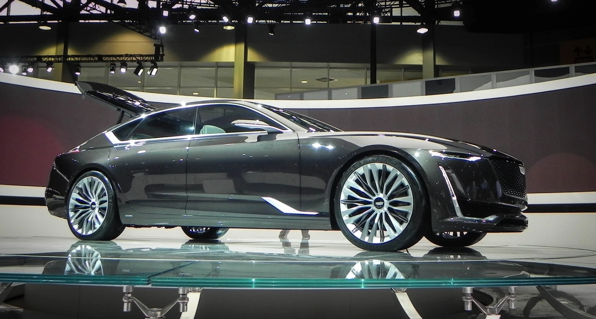 The exterior design of the Cadillac Escala Concept is very Caddy, with a strong nose and low profile