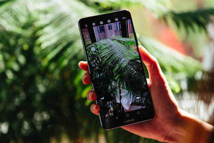 Huawei's latest smartphones stretch to 5.9-inch and 6-inch displays