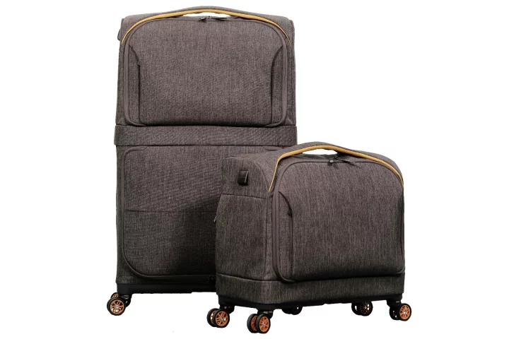 The Rollux luggage expands from carry-on size to check-in size in seconds