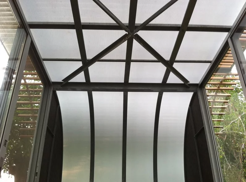 The lightweight base structure consists of a modular system of bent steel tubes that can easily be assembled on site