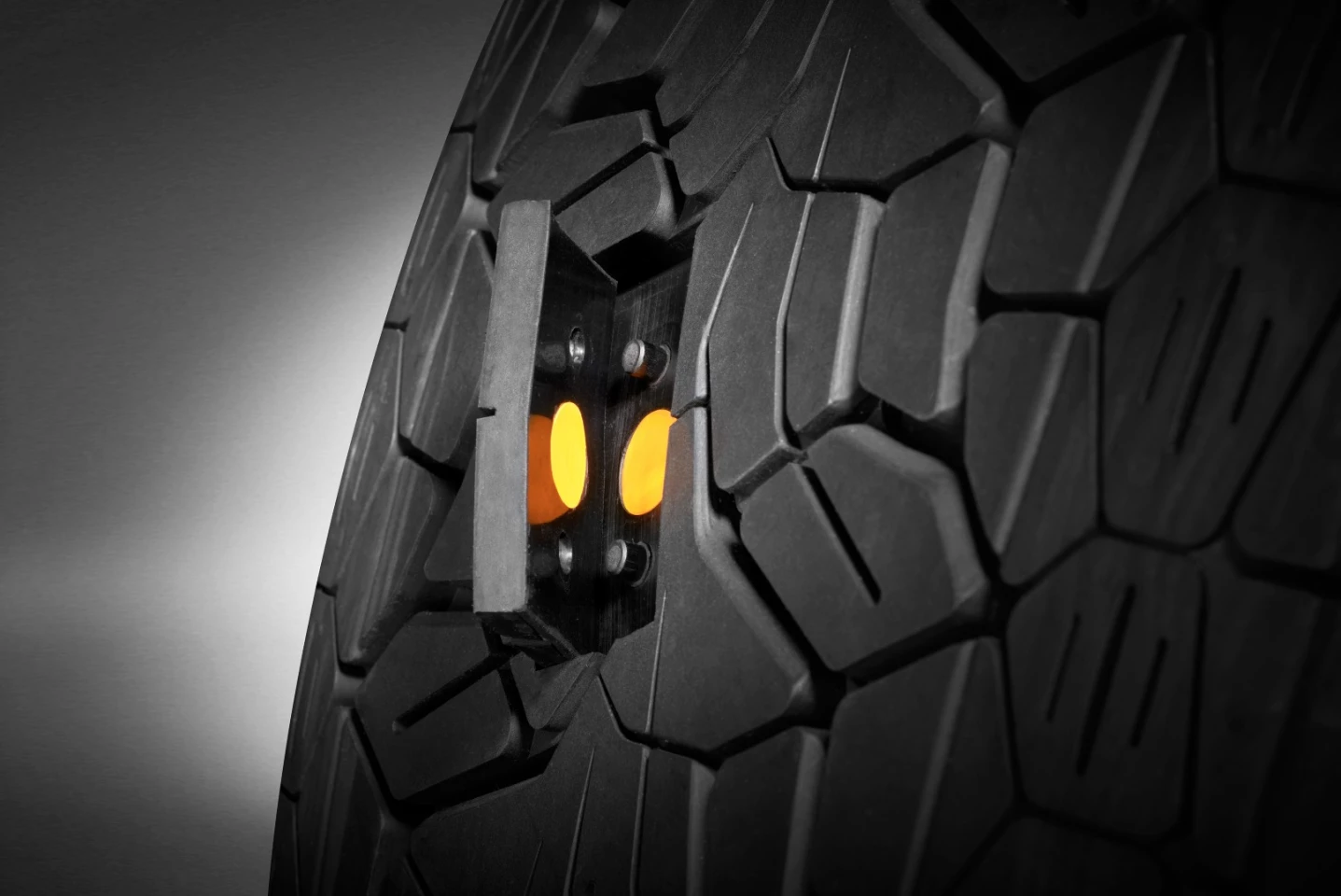 The ContiSense concept transmits data via electrically-conductive rubber to a receiver in the car or via Bluetooth to a smartphone
