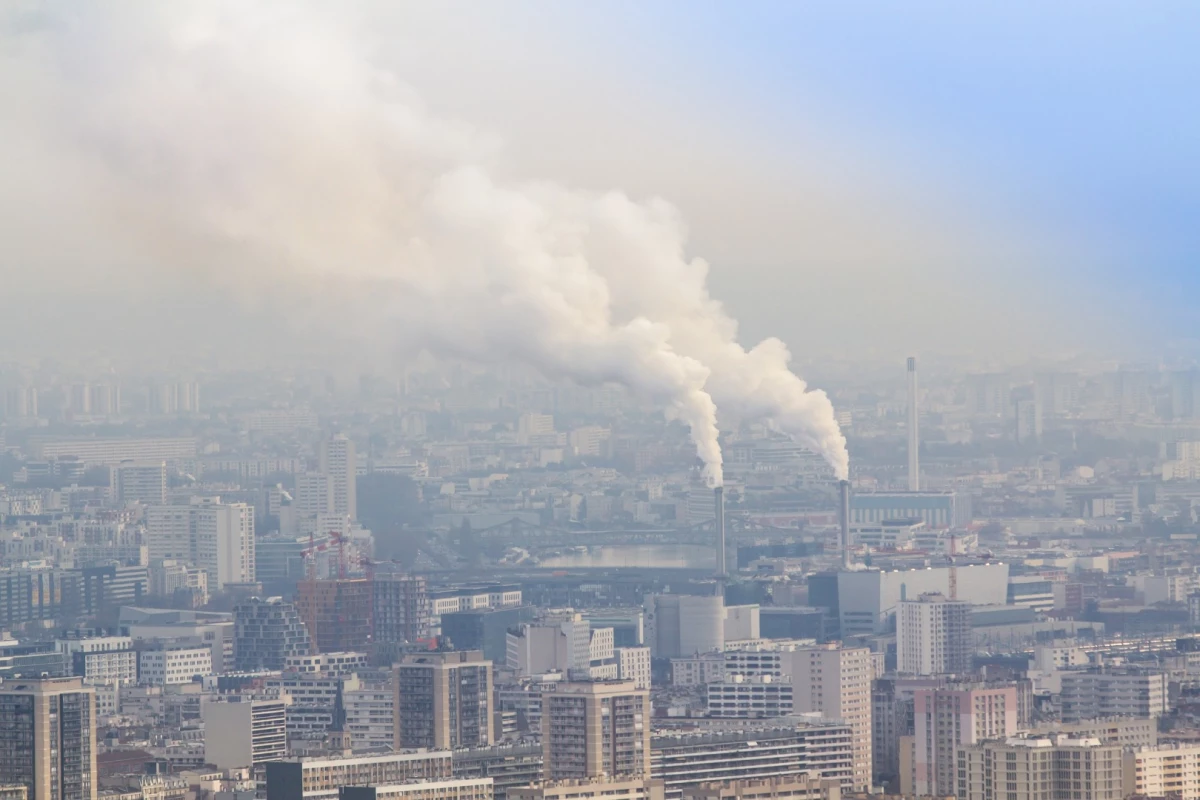 Air pollution and high temperatures pose a significant threat to vulnerable urban populations