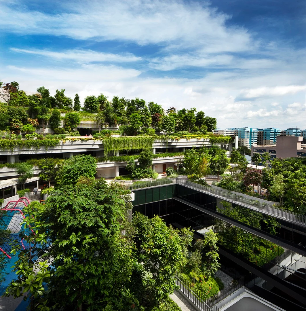 The Kampung Admiralty is located on a 0.9 hectare (2.2 acre) site that was previously a underutilized space between residential towers
