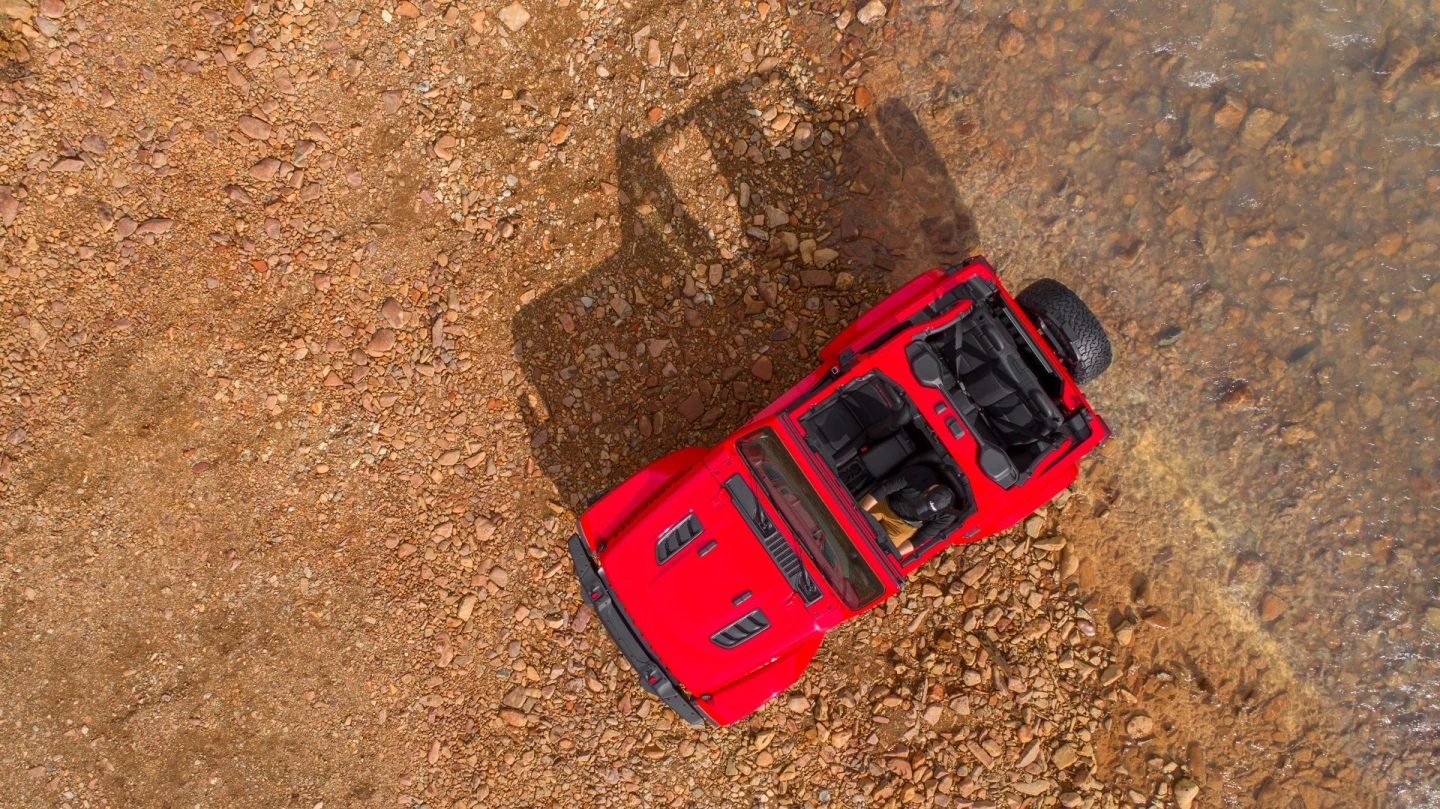 A few details can be gleaned from the three photographs teased by Jeep for this new-generation Wrangler model