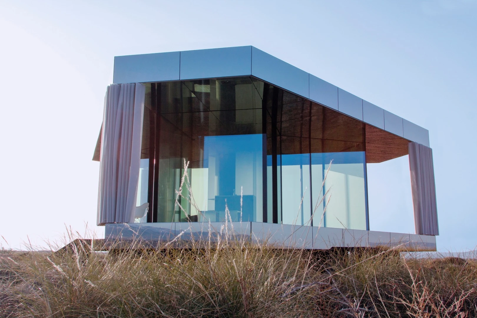 The Glass House project also involved structural engineers AKT II and climate engineering firm Transsolar