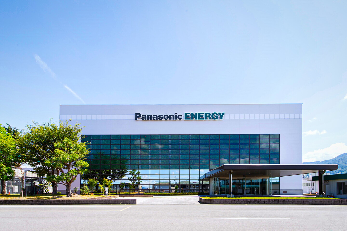 An entire factory in Wakayama prefecture has been dedicated to the 4680 cells, and will serve as a demonstration plant for further manufacturing operations