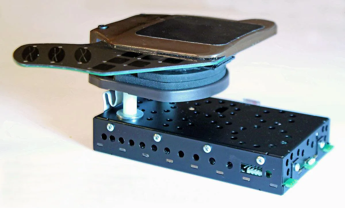 The device's spring-loaded mounting clamp has tacky undersides to keep it from moving without causing damage to the guitar's finish