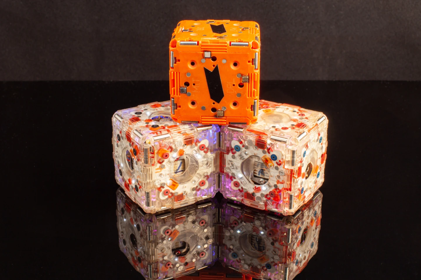 Space Block Bot MIT's autonomous block bots jump, roll and stack themselves