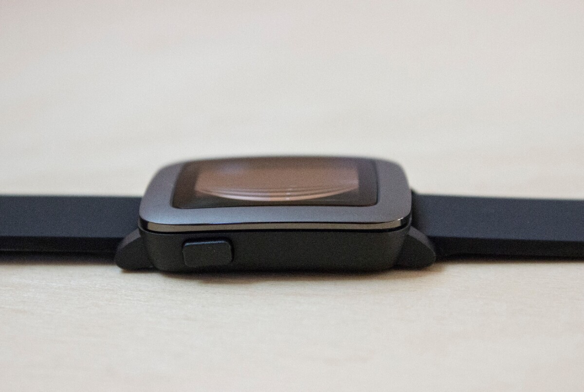 Pebble Time doesn't have an overly thick profile