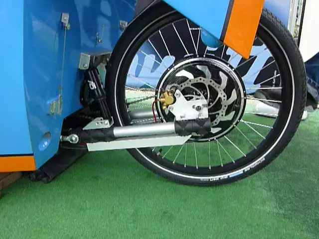 The Veloschmitt uses disc brakes and air suspension