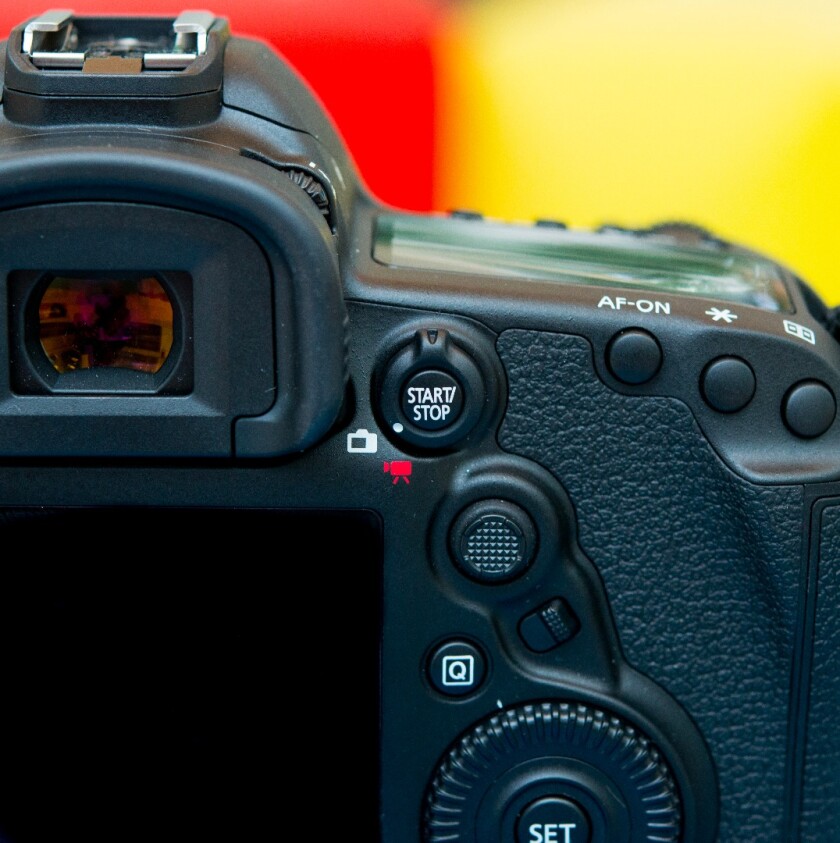 The Canon EOS 5D Mark IV has gained a AF selector button