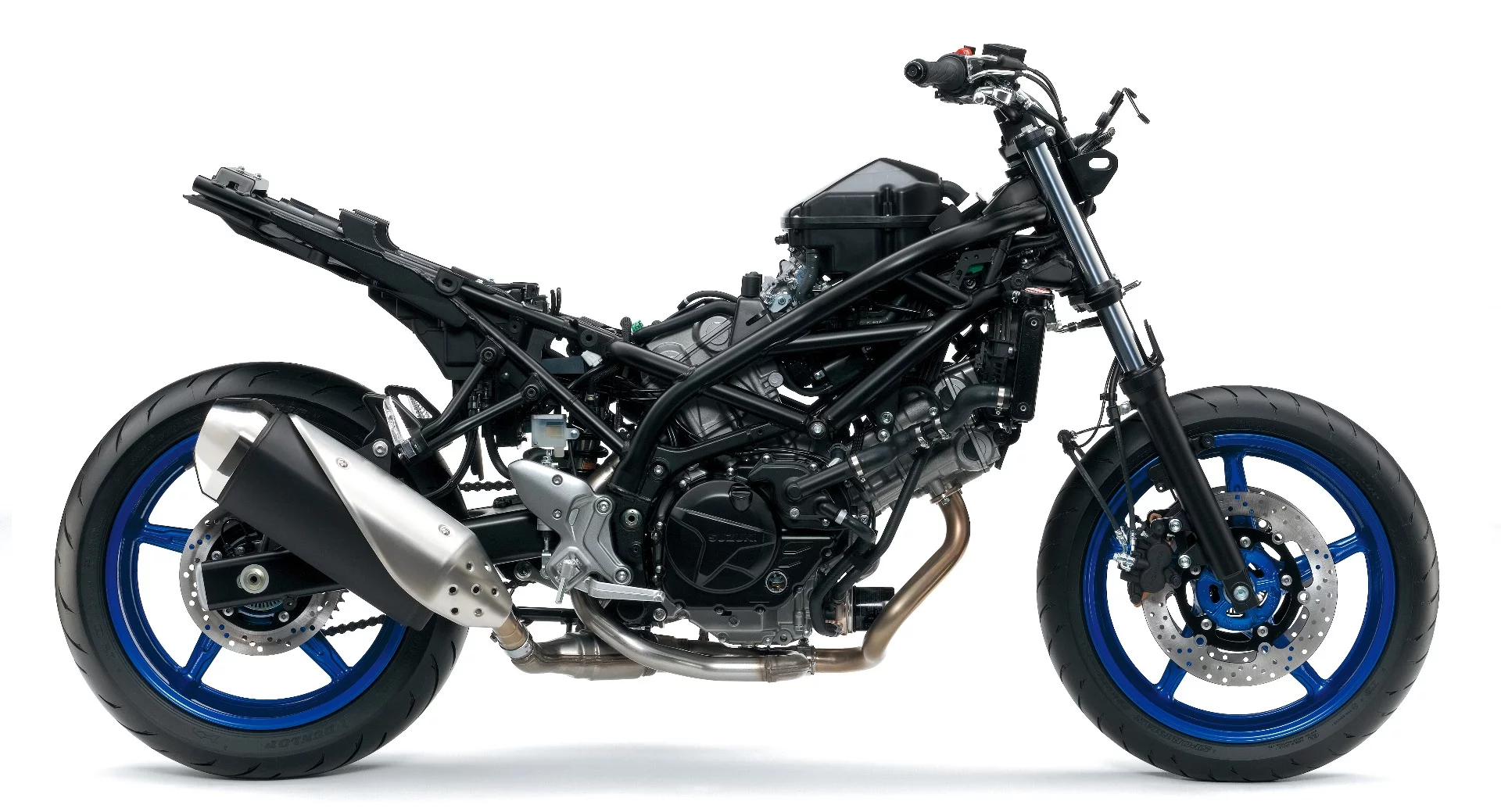 The 2016 Suzuki SV650 is built around a brand new steel truss frame, cleverly painted black to minimize the perception of volume