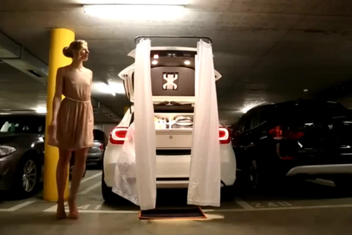 The Zalando Fashion Car converts into a changing room