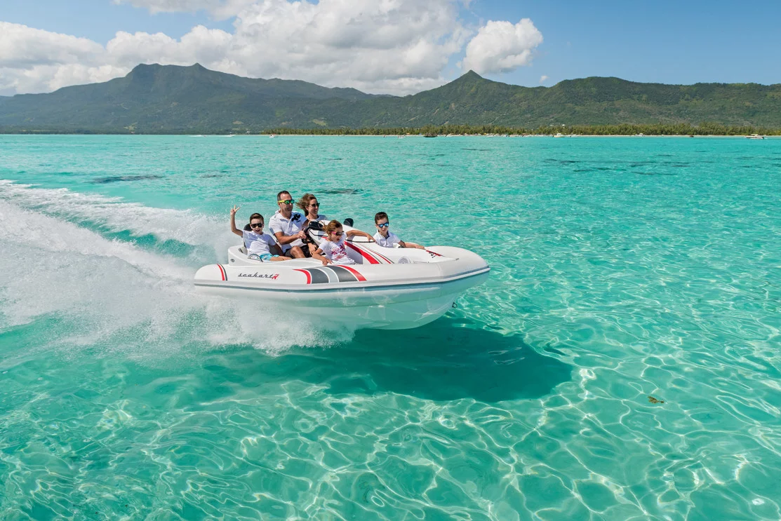 The Seakart 335 is said to be easy to operate and handle and is capable of towing a wakeboard or water ski