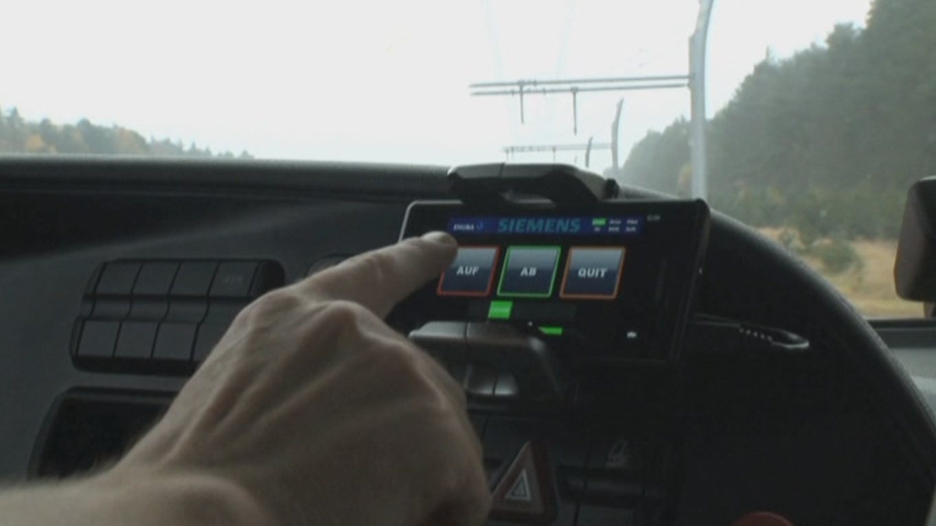 The pantograph can be controlled automatically or by the driver