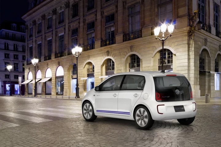 Twin Up! uses a 2-cylinder, 800 cc diesel engine in partner with a 35 kW electric motor to achieve its impressive mileage figures