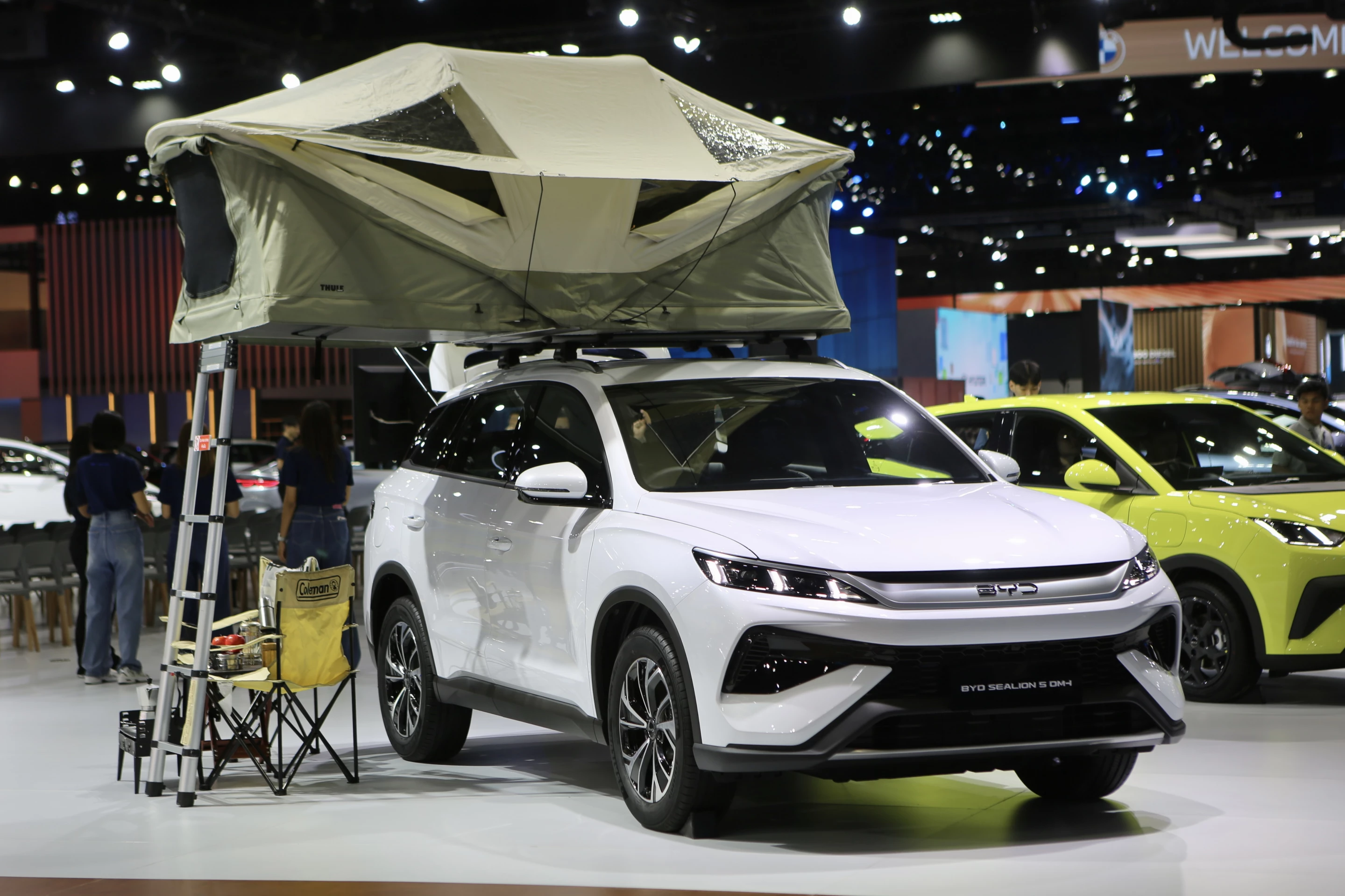 Thule's wide-stretching Approach rooftop tent turns the BYD Sealion 5 DM-I hybrid crossover into a weekend camper