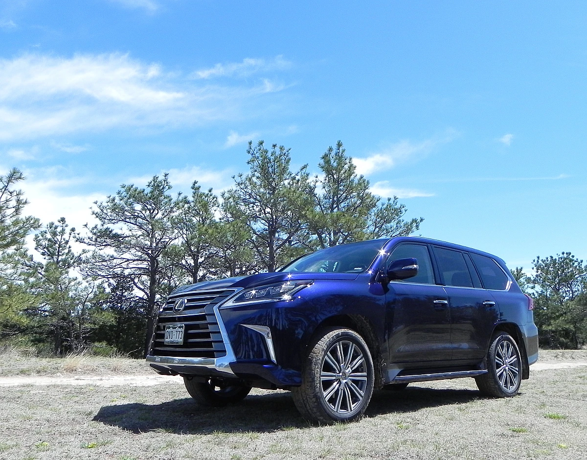 Full LED exterior lighting is standard on the 2016 LX 570