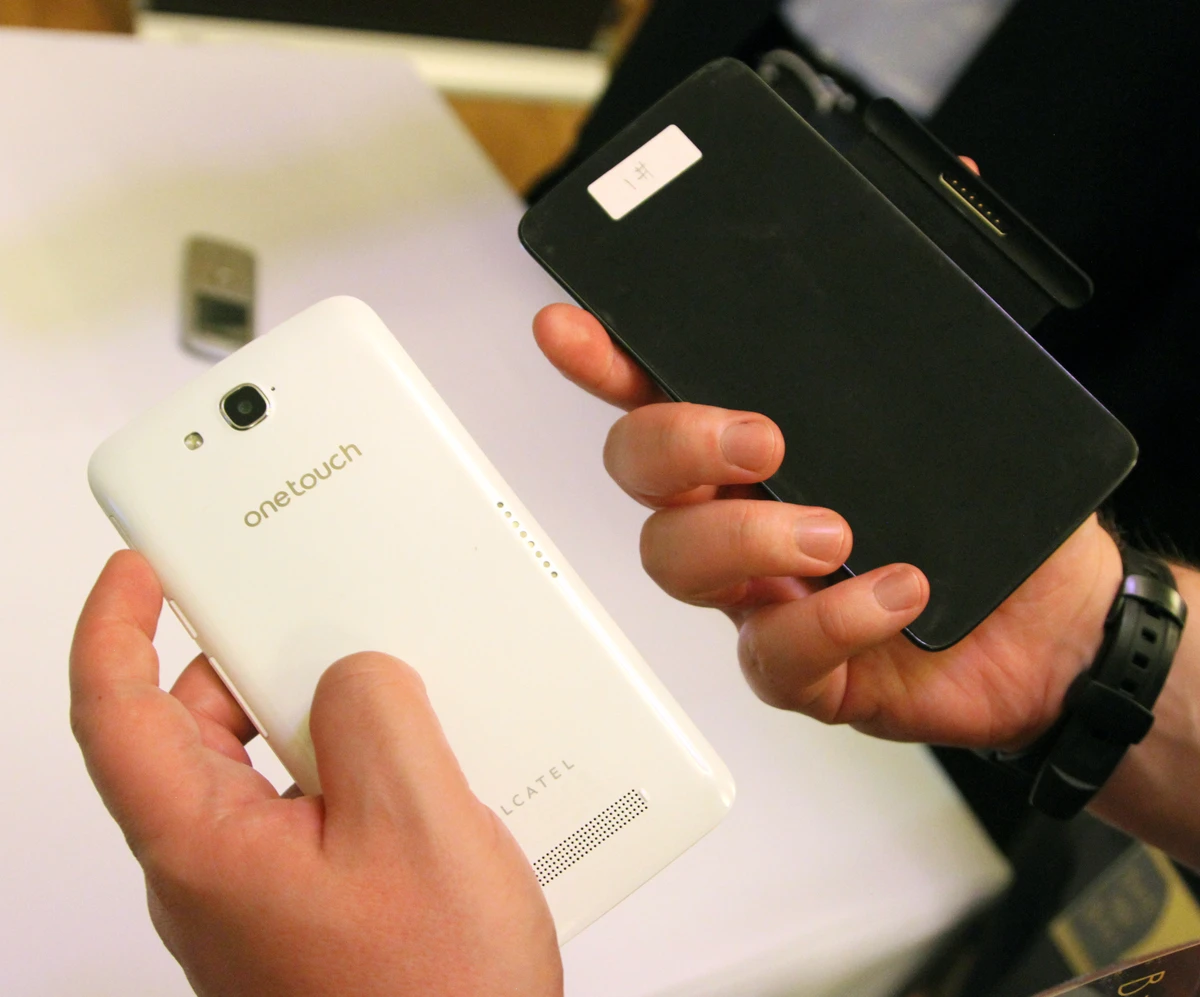 The Alcatel Hero with E Ink cover (Photo: Gizmag)