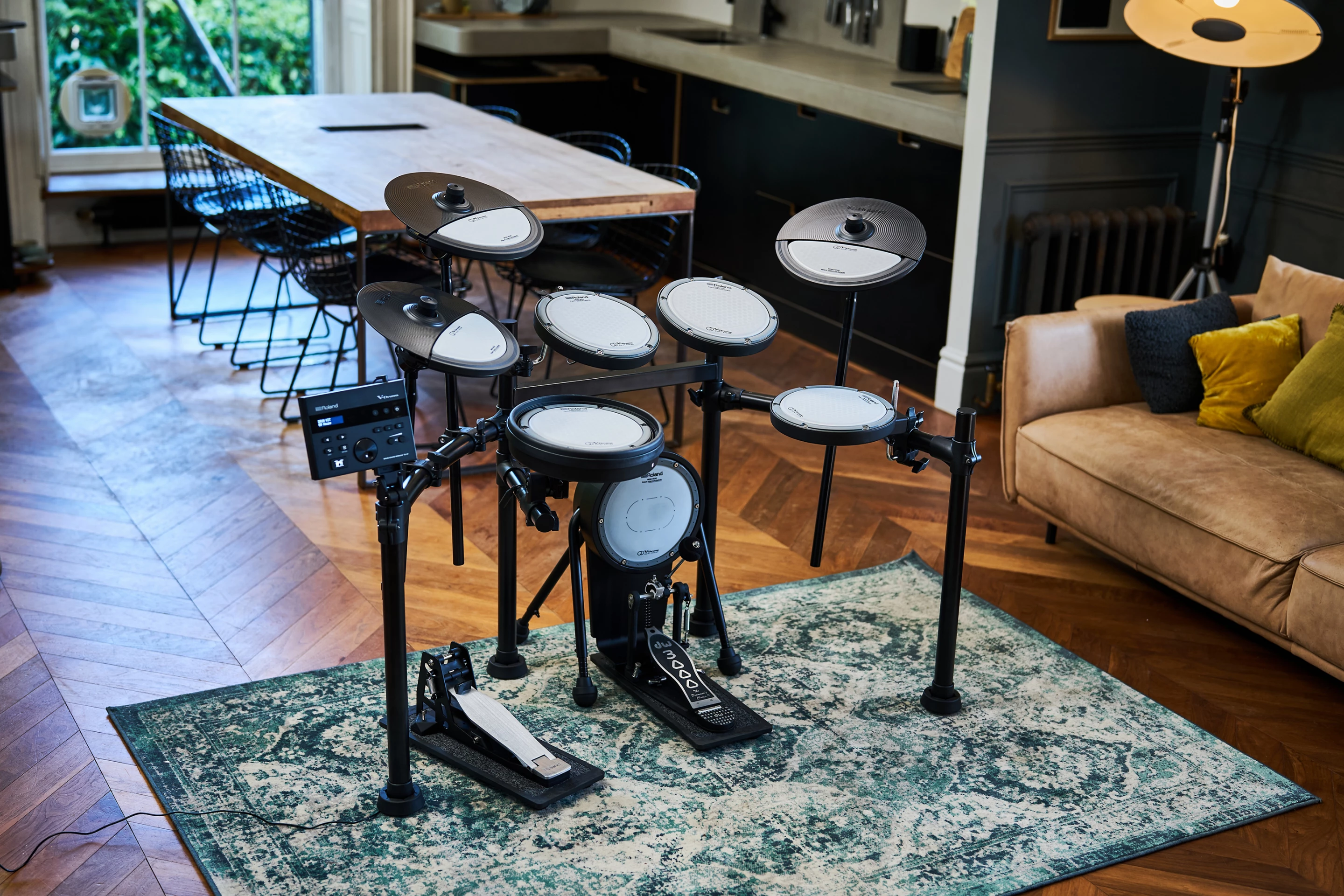 The V-Drums Quiet Design VQD106 kit comes with a dual-zone snare, three single-zone toms, crash and ride cymbals, a hi hat with foot pedal, and a kick with foot pedal - as well as a control module