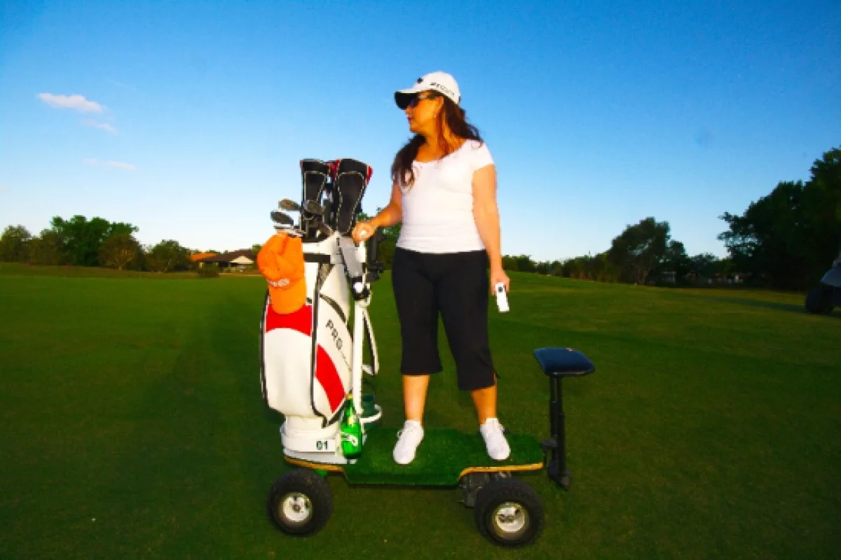 The Golf Skate Caddy has a top speed of 20 kph, weighs 30 kg and can carry a maximum of 110 kg