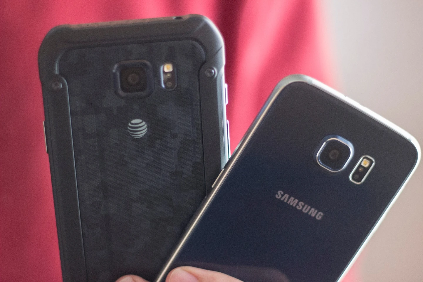 Galaxy S6 Active (left) with the standard Galaxy S6